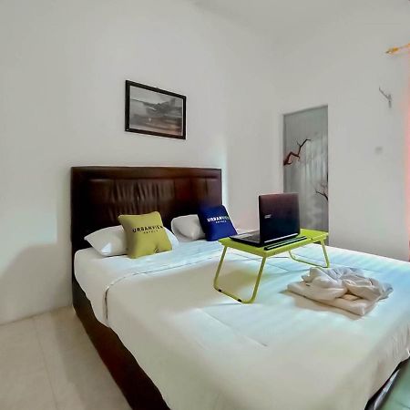 Urbanview Hotel Bagoes Sintang By Reddoorz Екстериор снимка