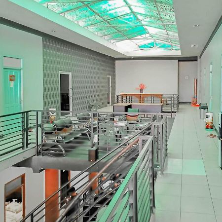 Urbanview Hotel Bagoes Sintang By Reddoorz Екстериор снимка