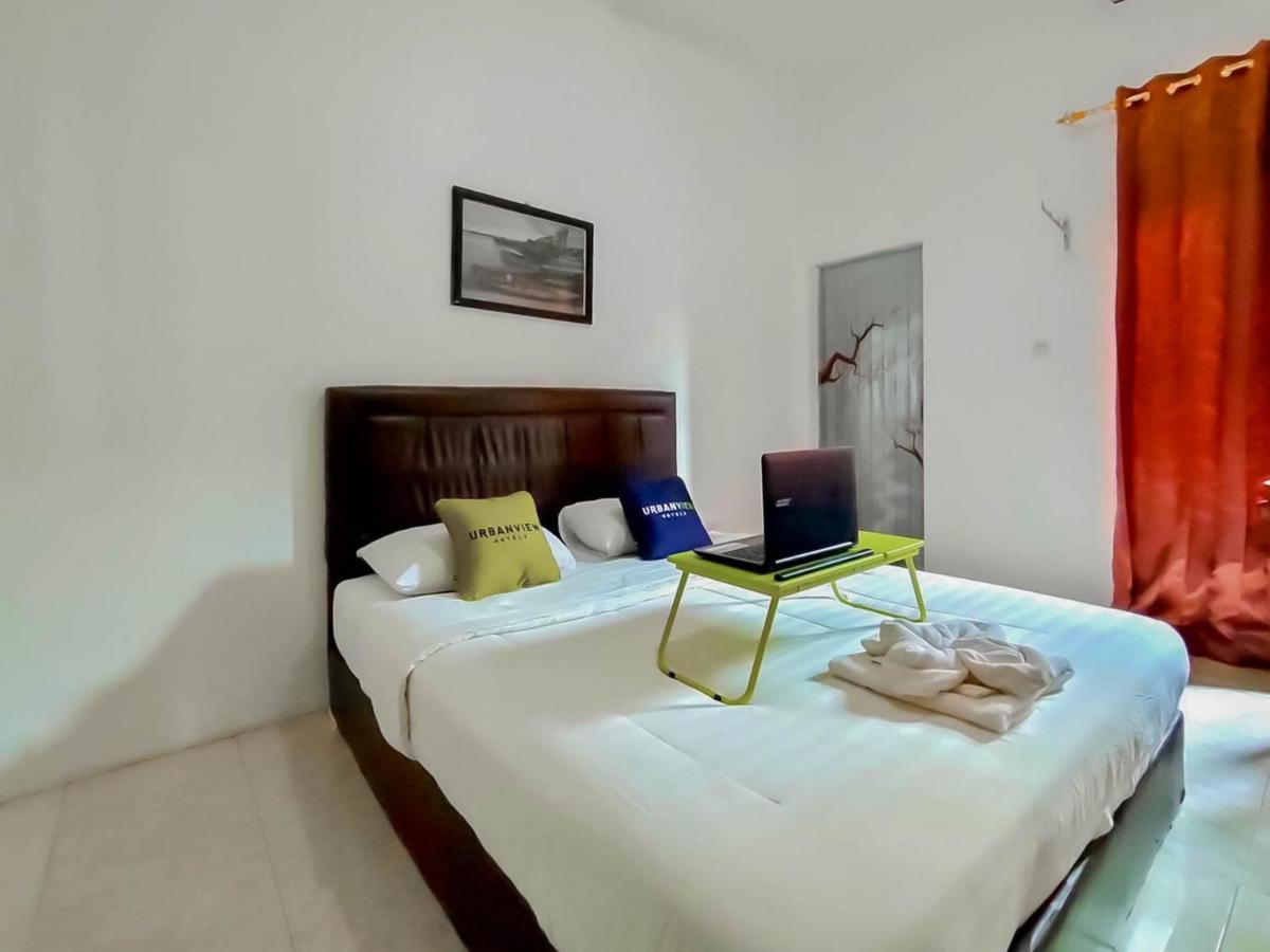 Urbanview Hotel Bagoes Sintang By Reddoorz Екстериор снимка