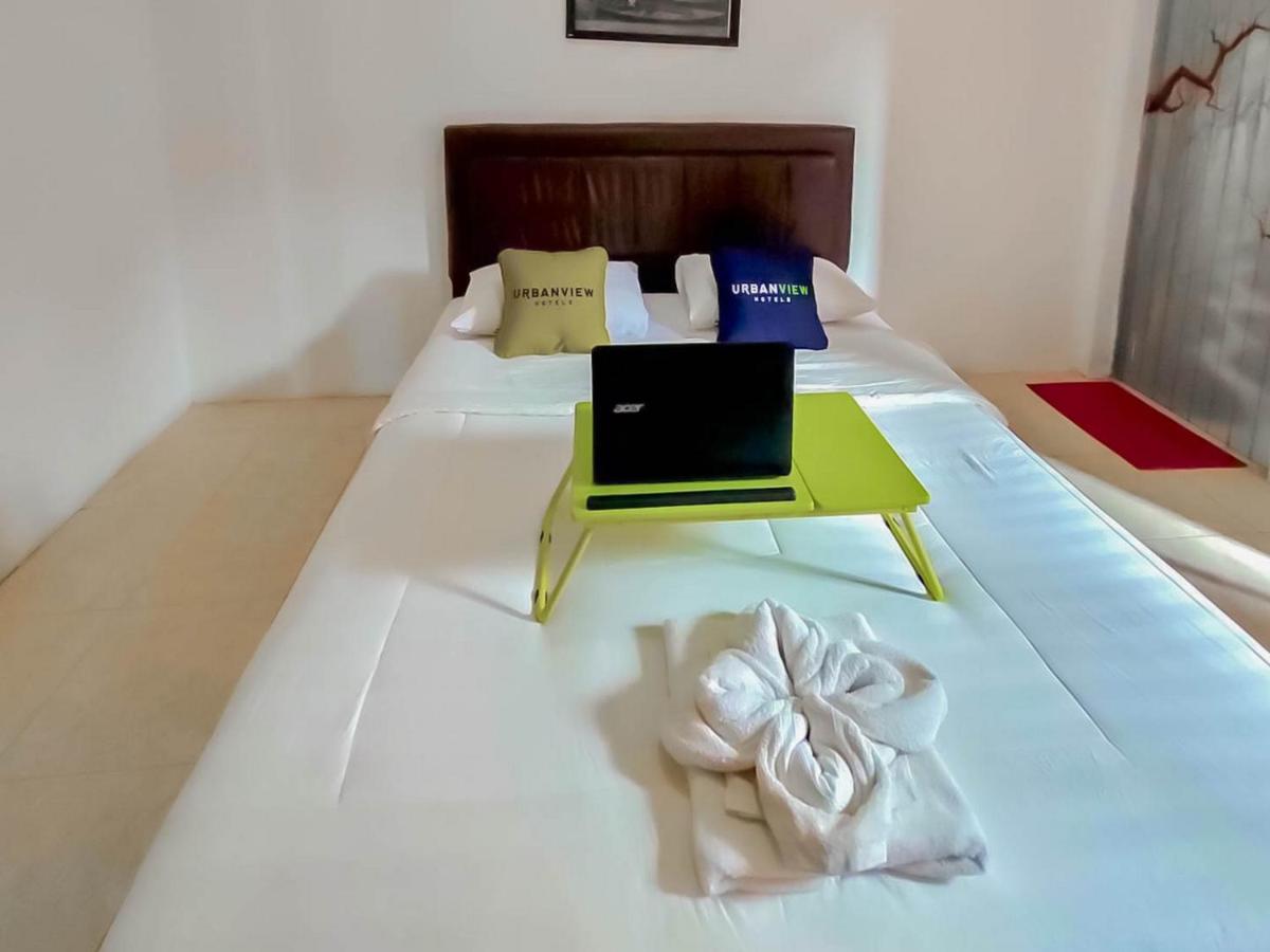 Urbanview Hotel Bagoes Sintang By Reddoorz Екстериор снимка