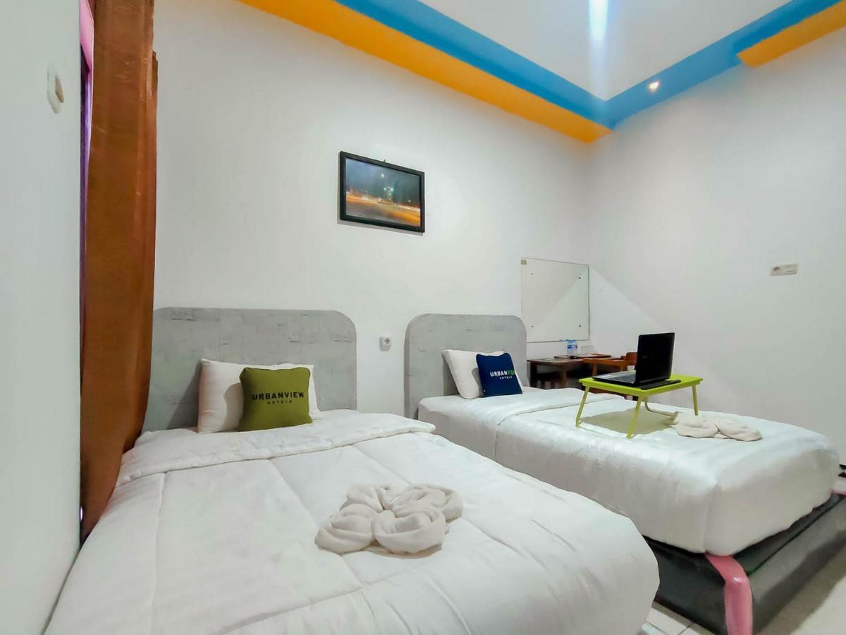 Urbanview Hotel Bagoes Sintang By Reddoorz Екстериор снимка