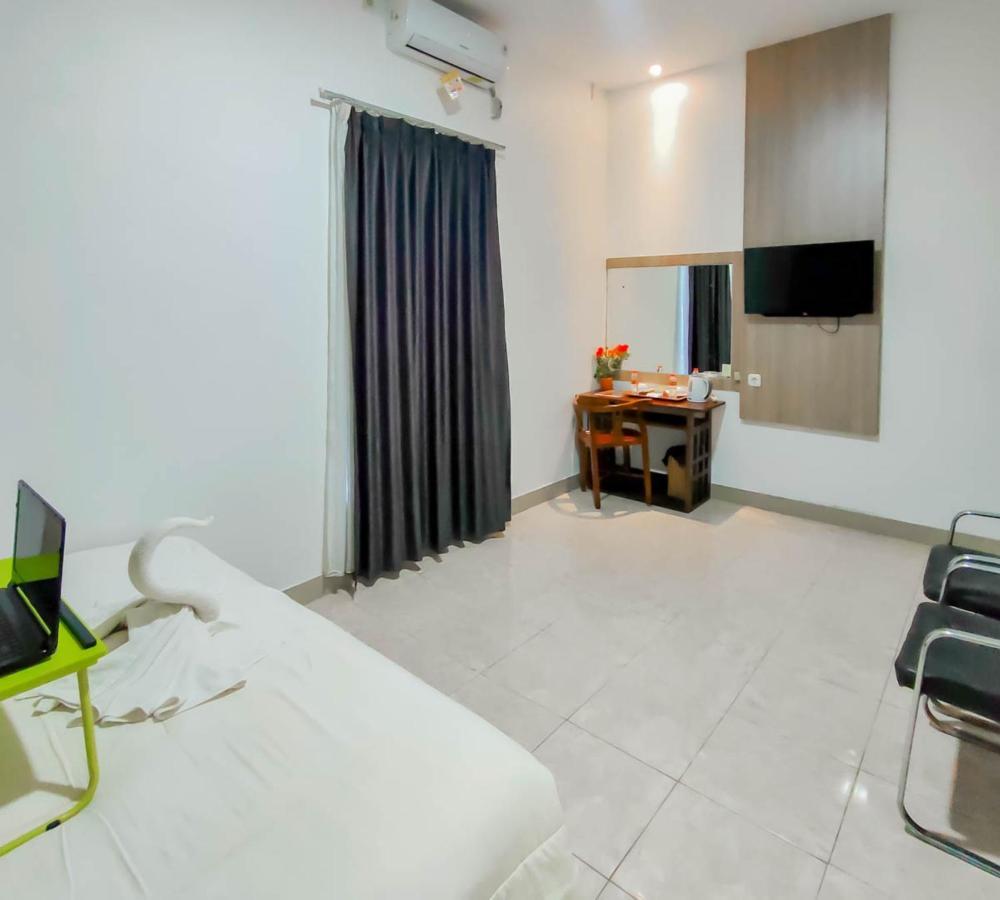 Urbanview Hotel Bagoes Sintang By Reddoorz Екстериор снимка