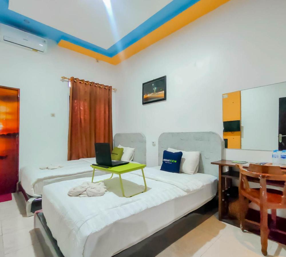 Urbanview Hotel Bagoes Sintang By Reddoorz Екстериор снимка