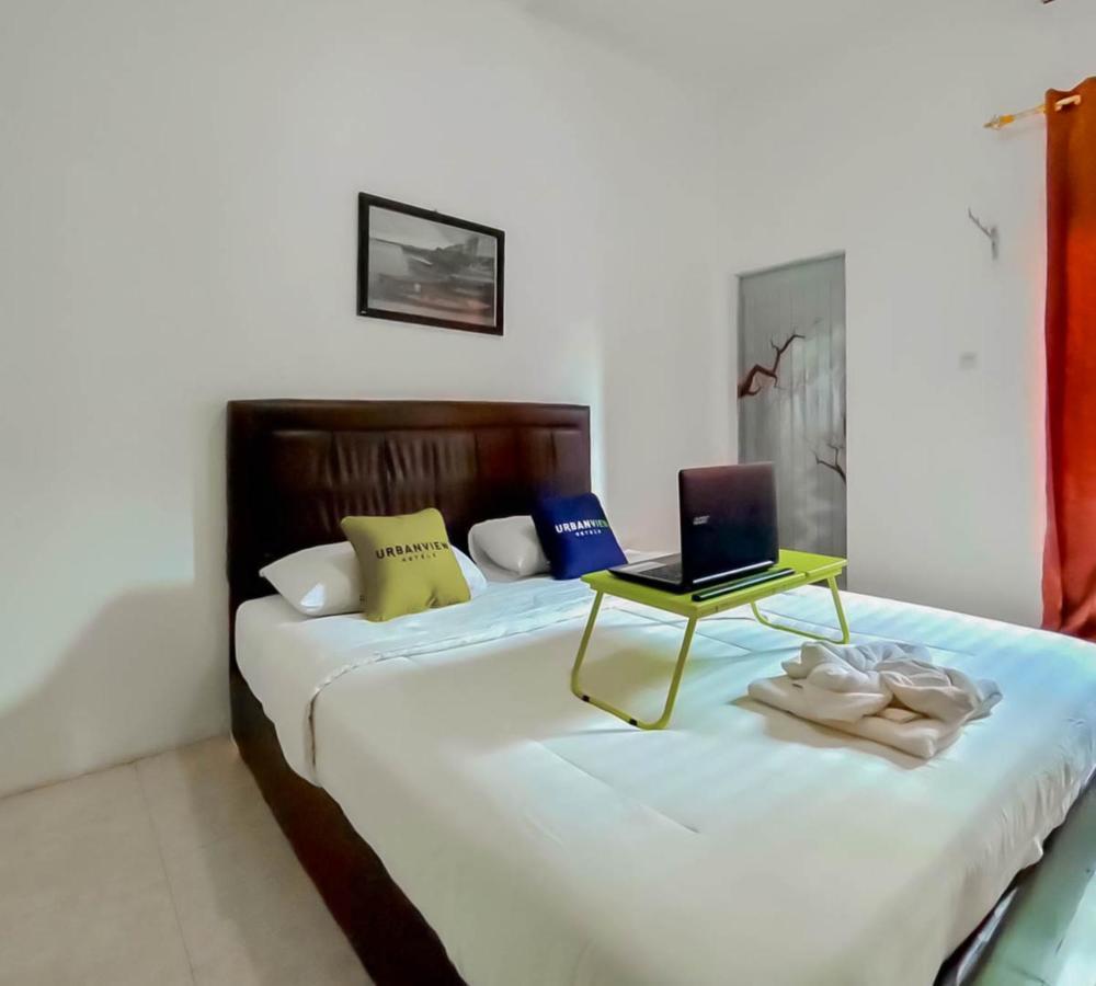 Urbanview Hotel Bagoes Sintang By Reddoorz Екстериор снимка