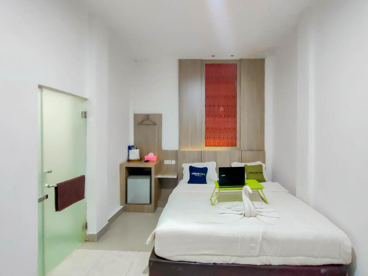 Urbanview Hotel Bagoes Sintang By Reddoorz Екстериор снимка